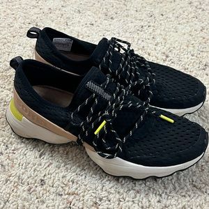 Sorel Kinetic sneakers-size 8